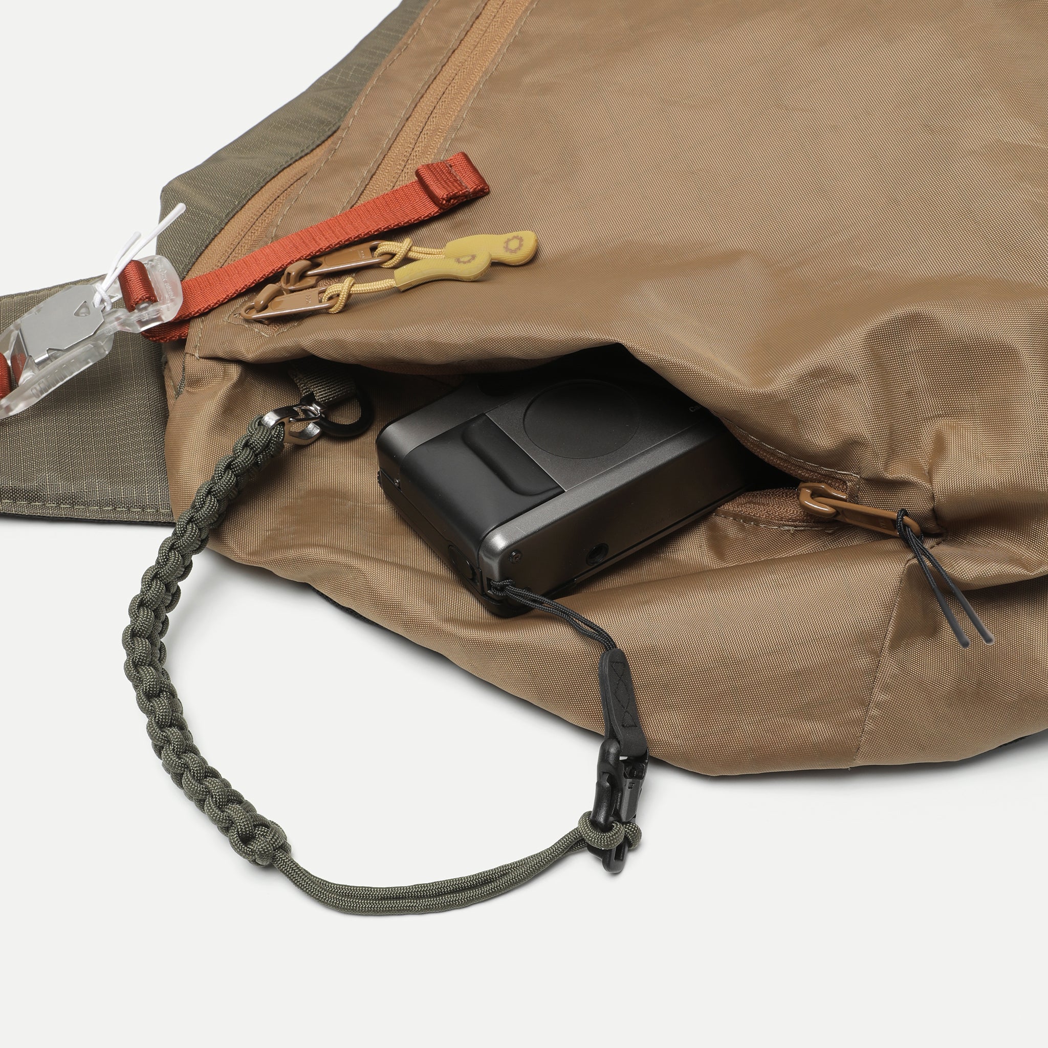 Unit Shoulder Bag - RND Edition - Dyneema - Black – DSPTCH