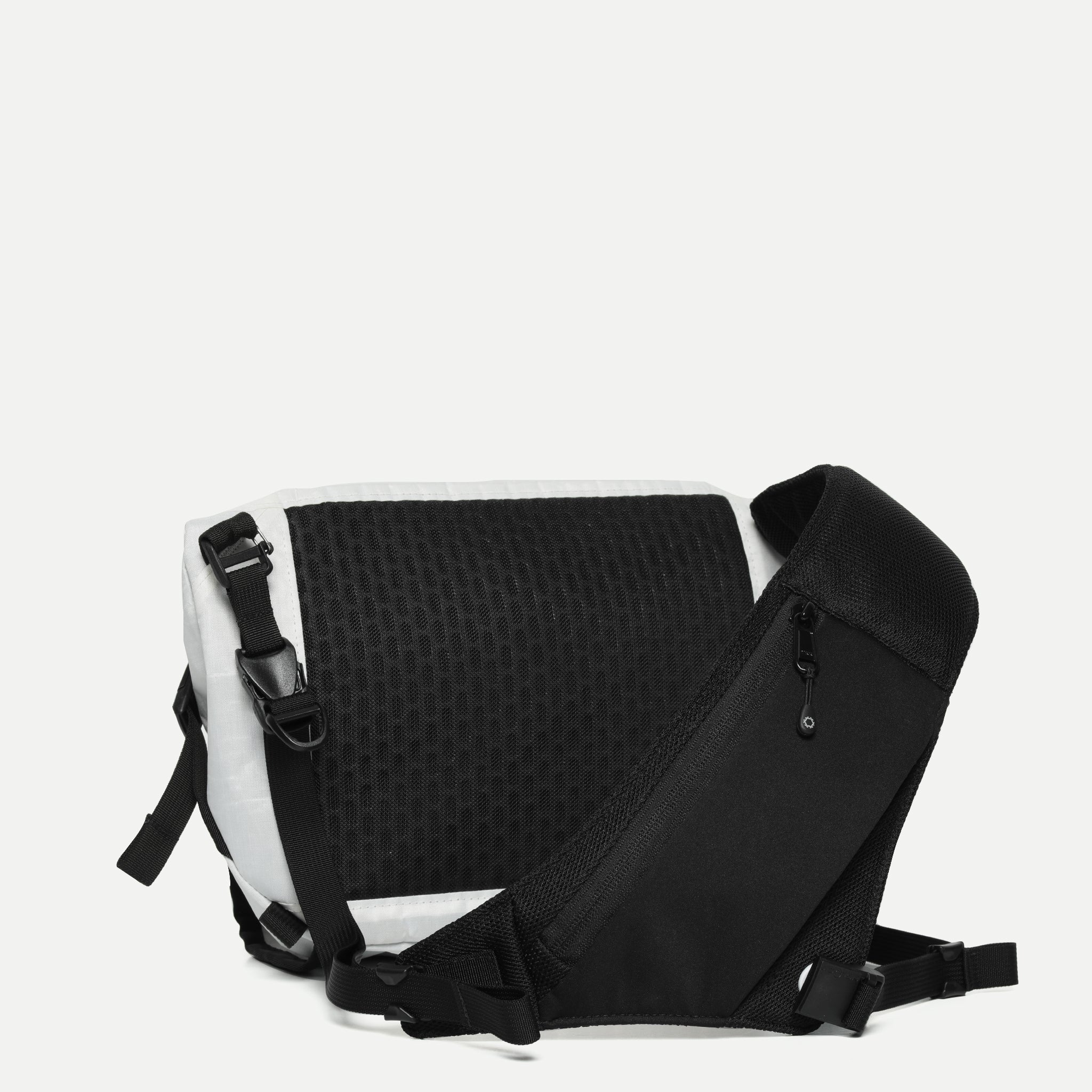 【DISCERNMENT】Cassette Glossy Padding Bag Standard Nylon Helmet Bag | Pro Flight Gear