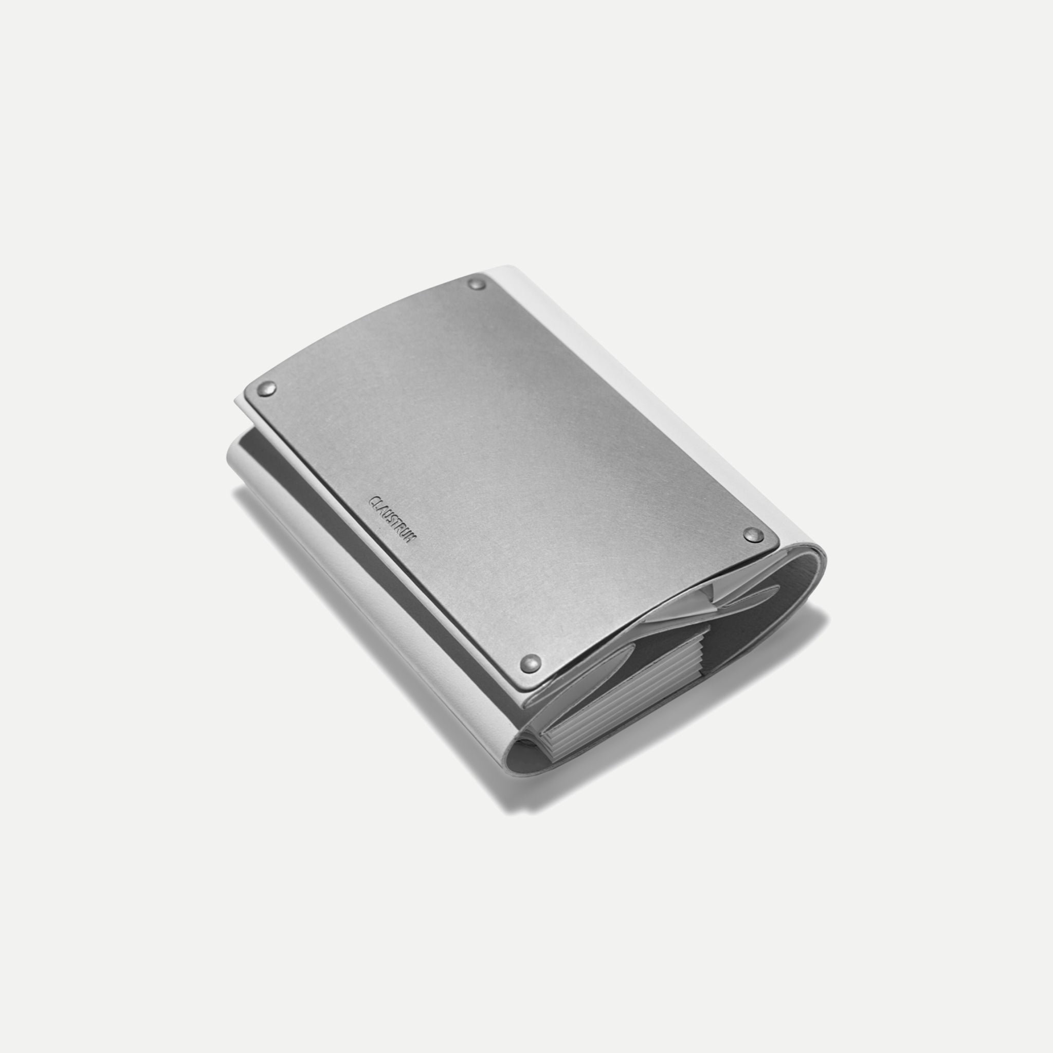 Claustrum Articular Wallet Compact 12 Credit Cards